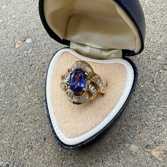 14kt Ladies Diamond and Tanzanite ring - Picture 2 of 6